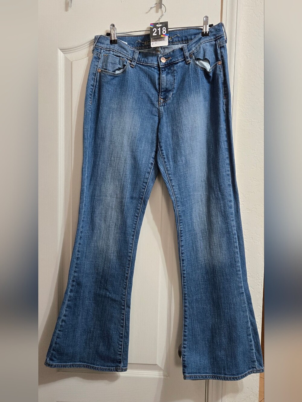 #218 Pre-Loved Old Navy The Sweetheart Flare Jean